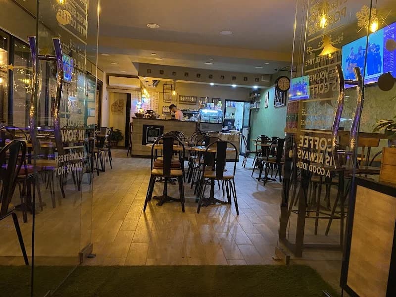 Neuf Douze Café à El Omrane