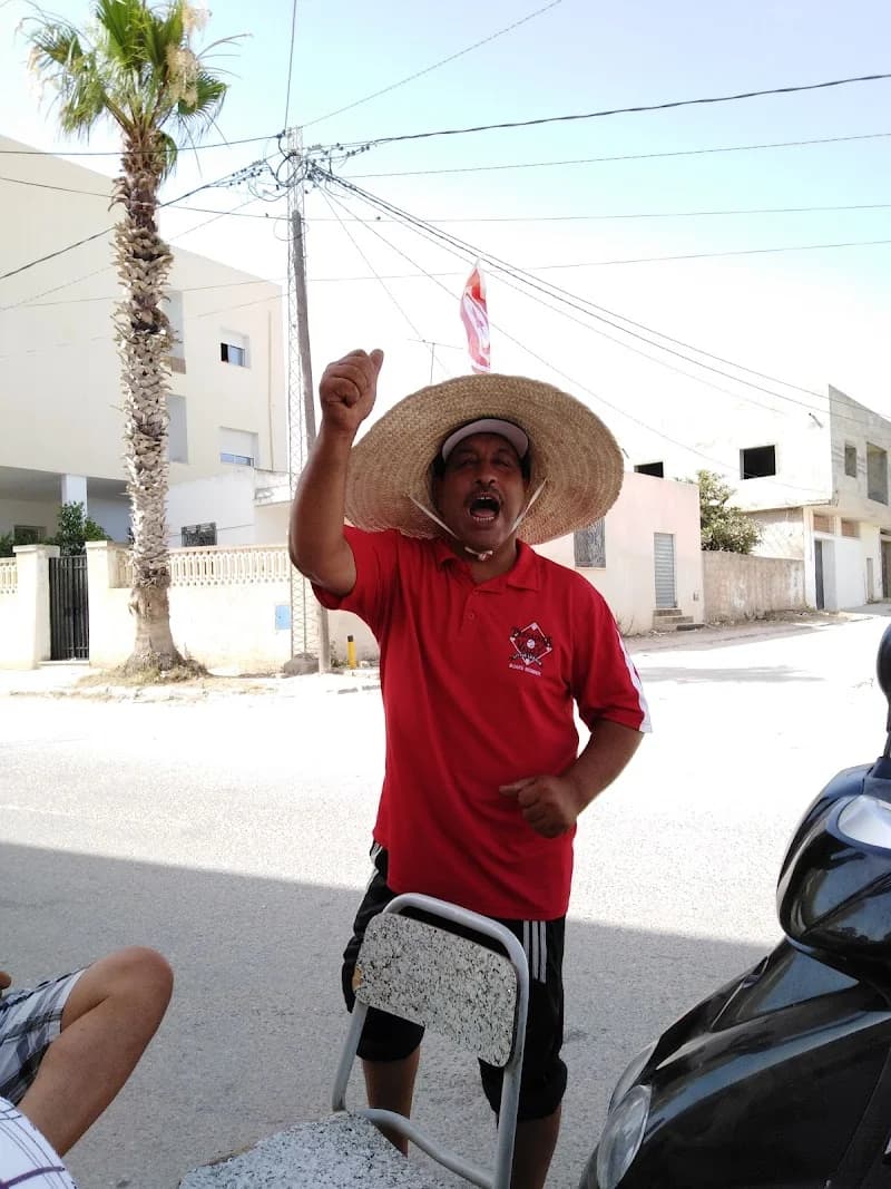 Nabil tayeb à Menzah 9