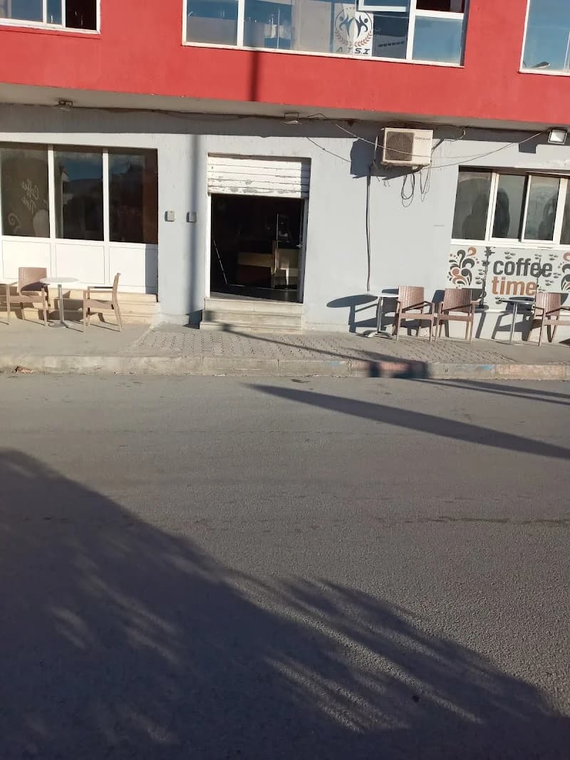 Dghol’s cafe à El Omrane Superieur