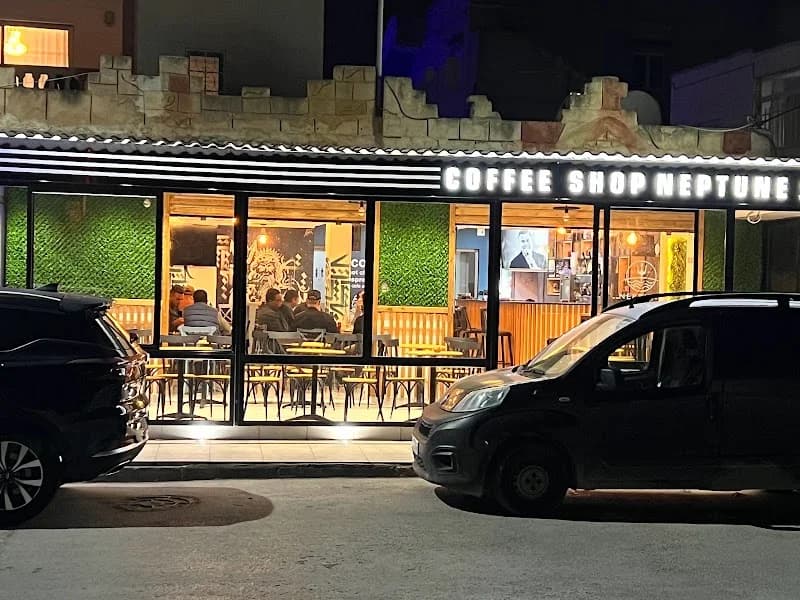 Neptune Coffee Shop à Ezzahra