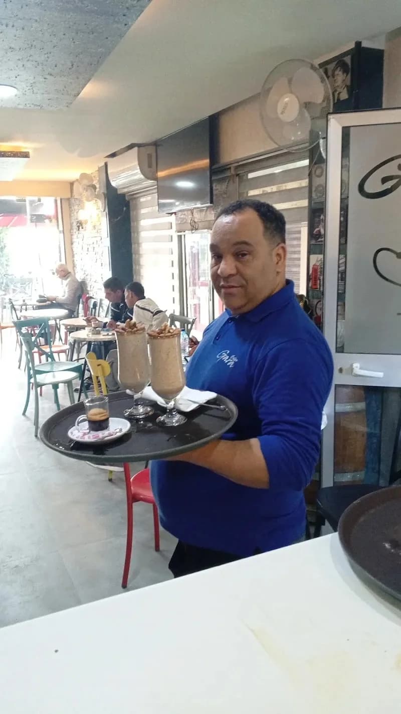 Cafe gara à El Mourouj
