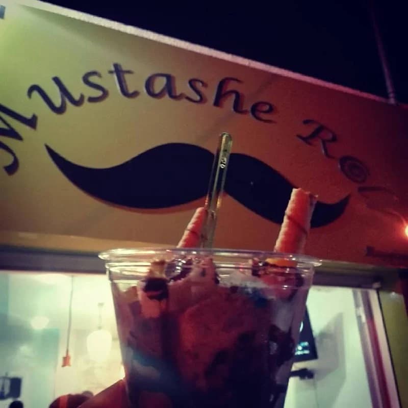 Mustache Roll à Megrine