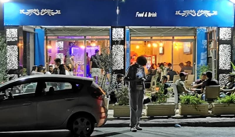 Arôme Resto Café à Den Den