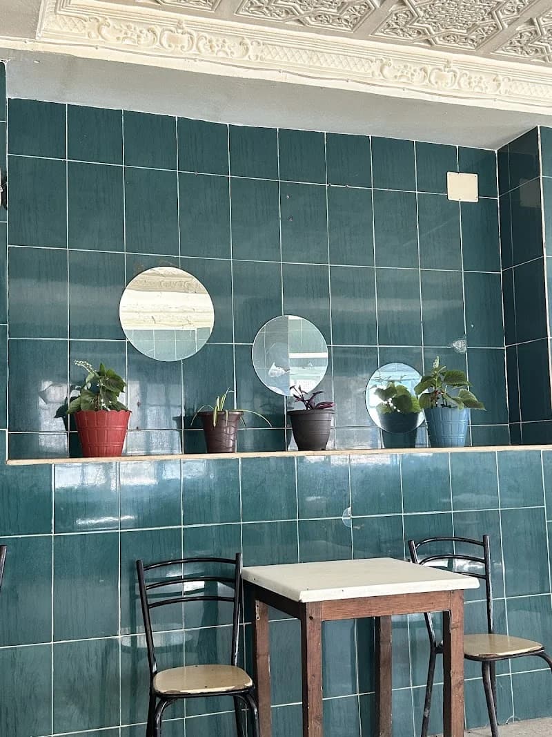 Café Benjmi3 à La Marsa
