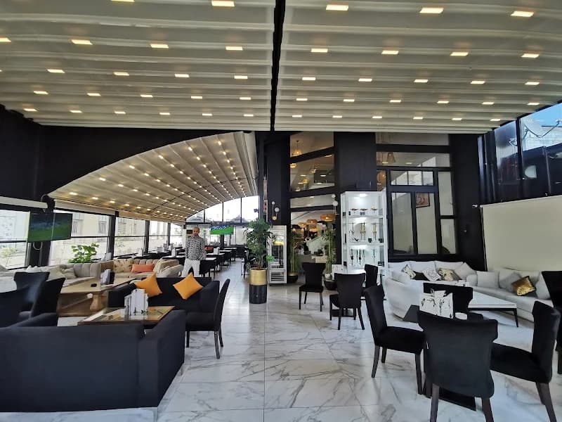 Le Grand Cafe à Lac 2