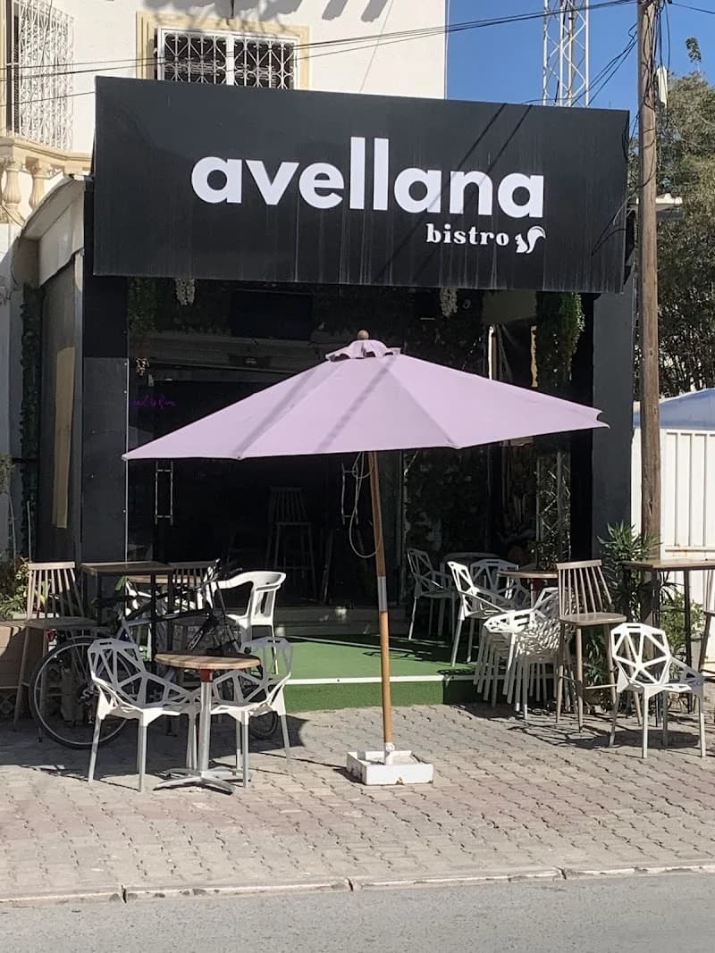 avellana bistro à Bou Mhel el-Bassatine