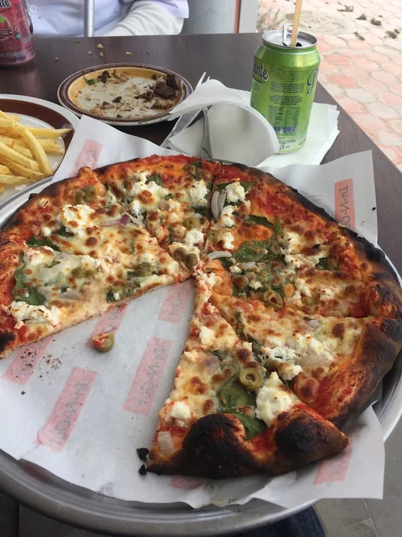 Pizzeria et Viennoiserie In-N-Out à El Omrane Superieur