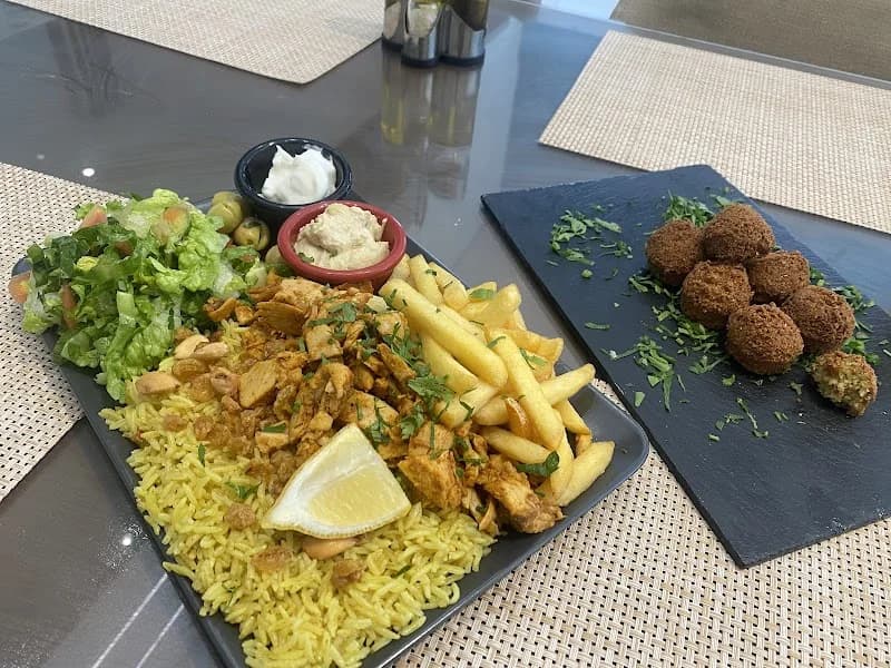 Layali Al-Sham Café and Restaurant à Ennasr