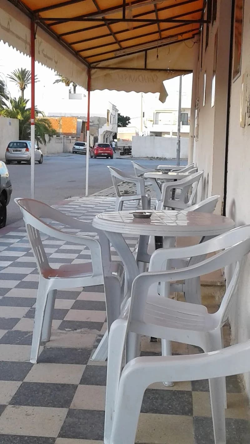 café des amis à Rades