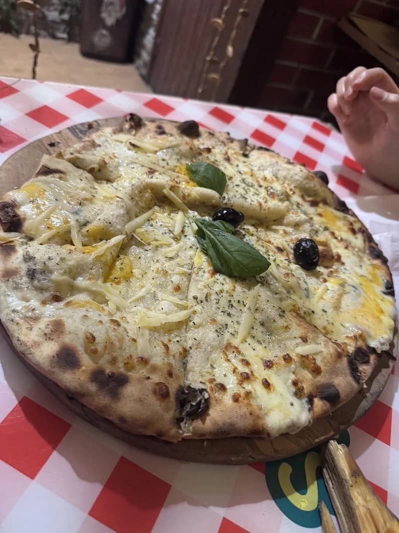 Goomba's Pizza Boumhal à Bou Mhel el-Bassatine