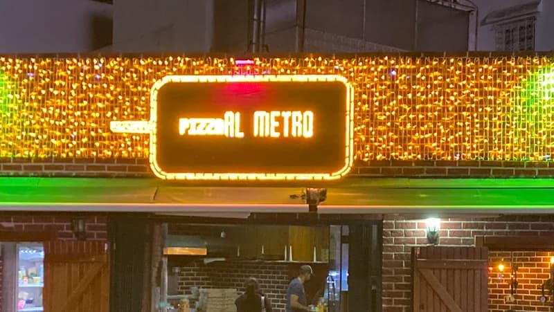 Pizza al métro à El Menzah