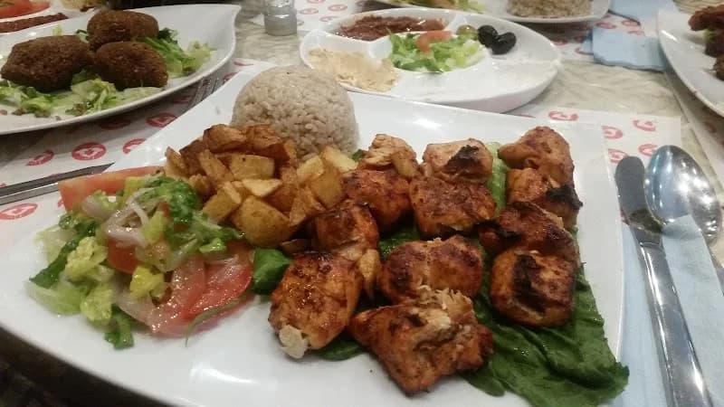 Lebanon Restaurant à Lac 1